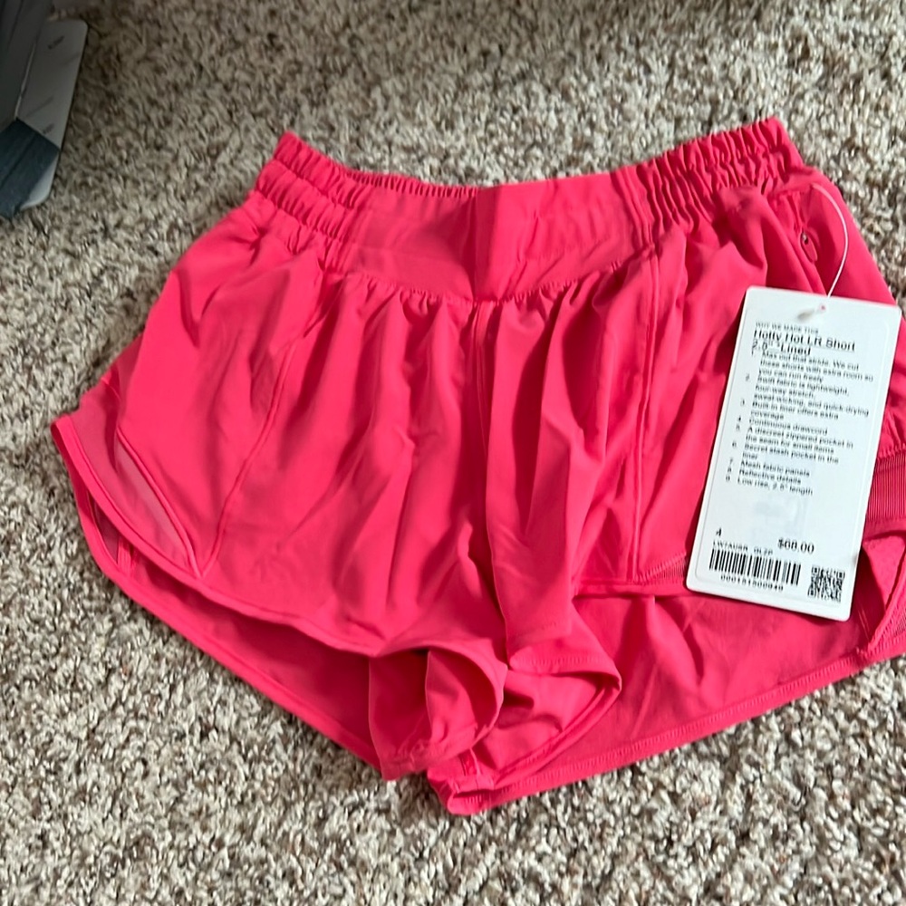 Lululemon brand new with tags hotty hot LR short 2.5 “ lined. Glaze pink color